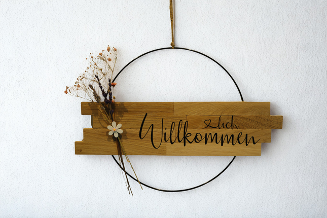 Türschild „Herzlich Willkommen“ aus Parkettdielen