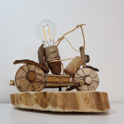 Töff-Fahrer Lampe – einzigartiges Deko-Unikat aus Holz & Jute