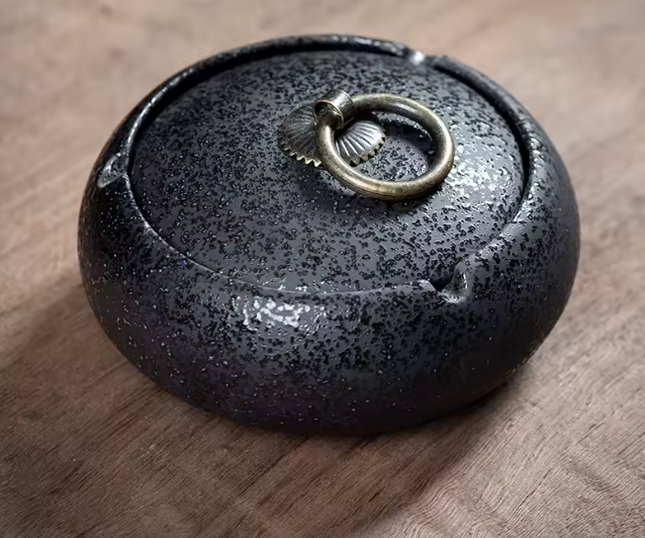 Keramik-Aschenbecher mit Deckel – Stilvoll & Funktional
