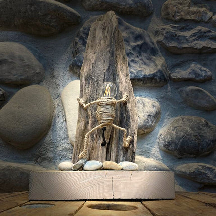 Tischlampe „Bergsteiger“ – Handgefertigte Schweizer Kunst