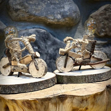 Töff-Fahrer Lampe – einzigartiges Deko-Unikat aus Holz & Jute